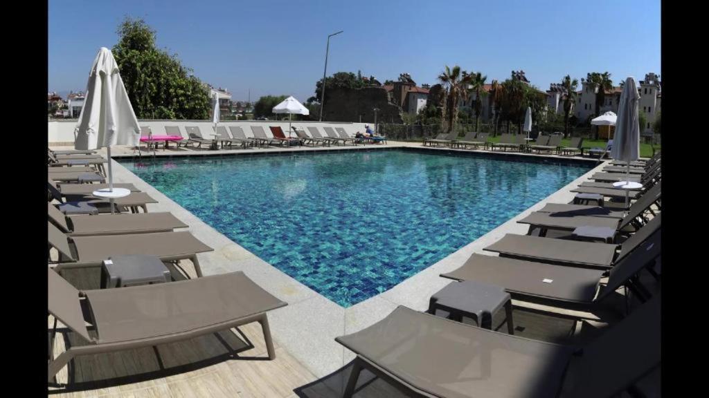 Side Square Hotel Екстериор снимка