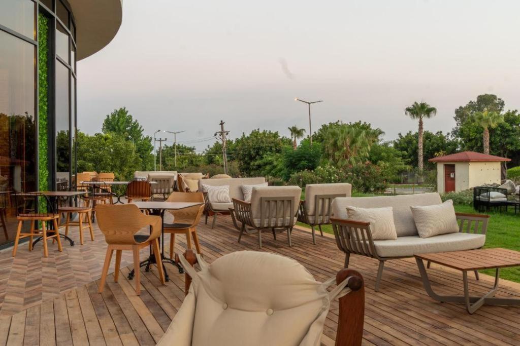 Side Square Hotel Екстериор снимка