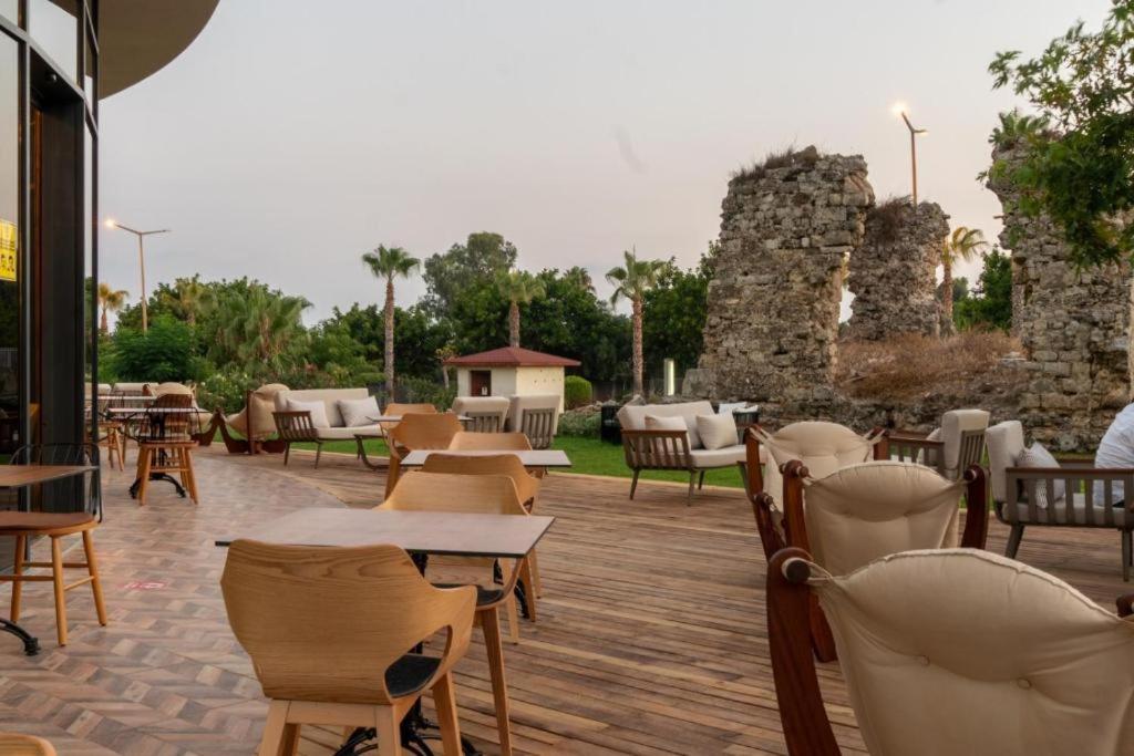Side Square Hotel Екстериор снимка