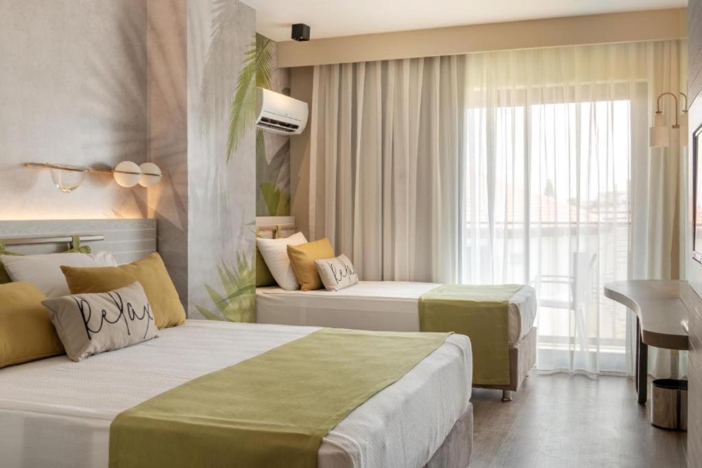 Side Square Hotel Екстериор снимка