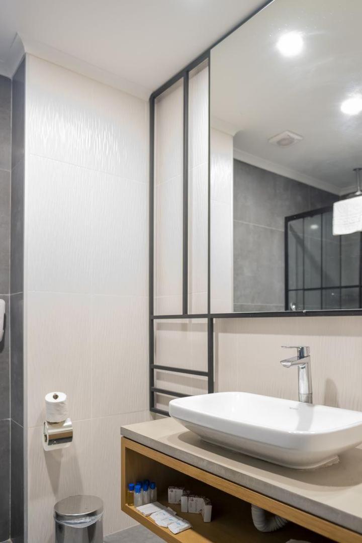 Side Square Hotel Екстериор снимка