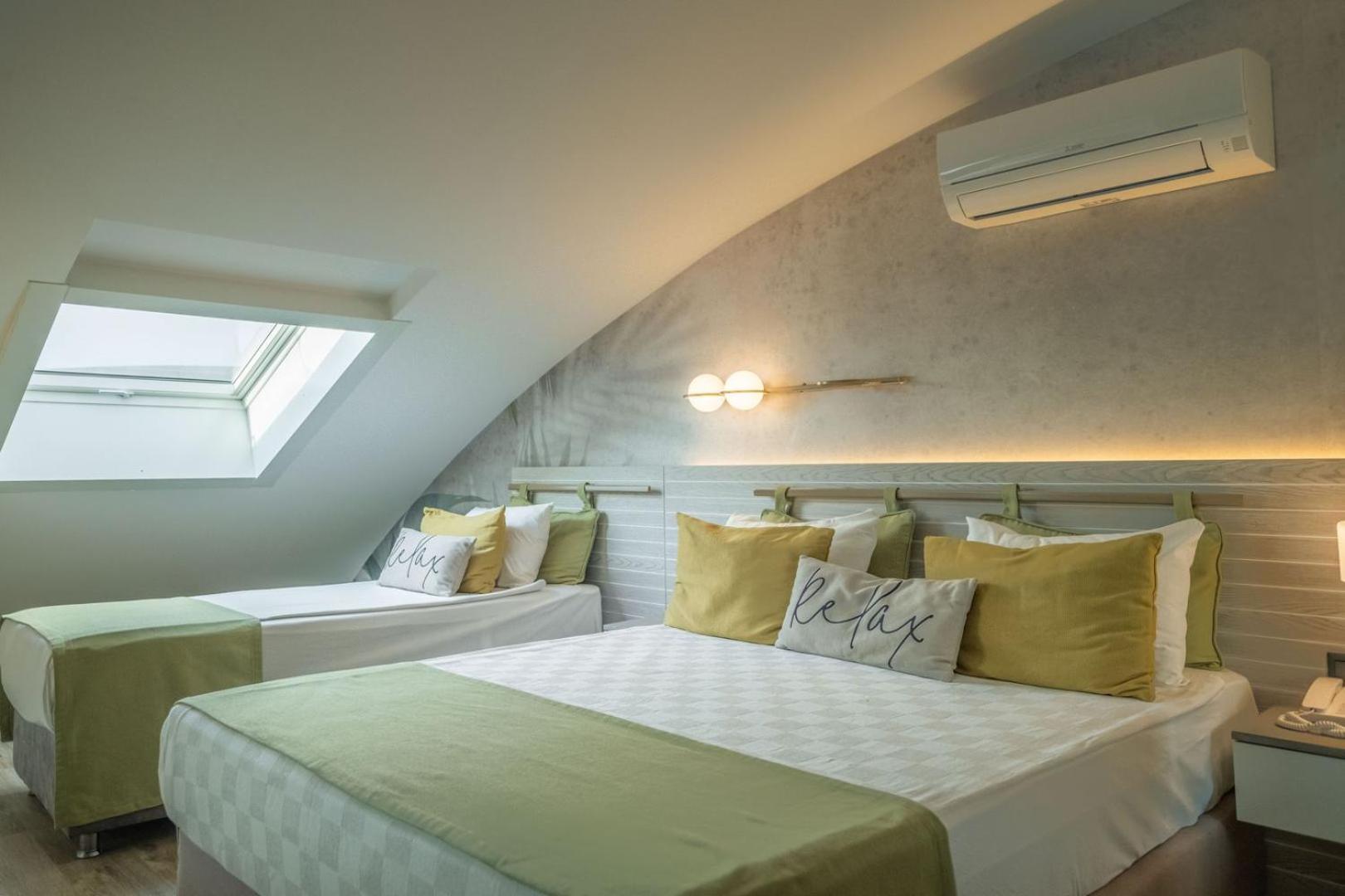 Side Square Hotel Екстериор снимка